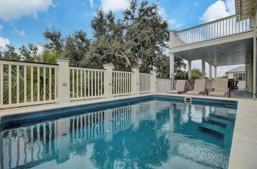13 57th Avenue by AvantStay Rooftop Decks Pool