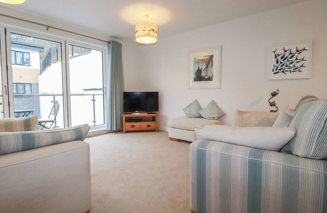 13 CLOCK TOWER COURT, country holiday cottage in Charlestown