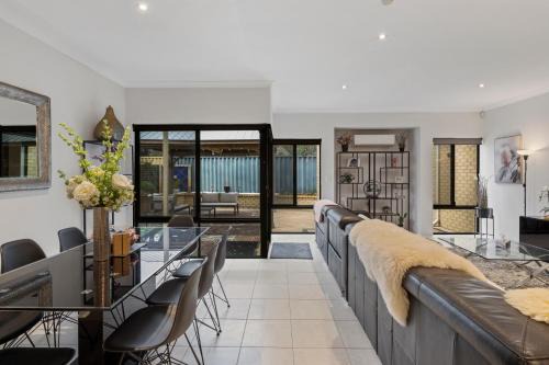 13 Family Home In Morley Sleeps 6 Comfortably