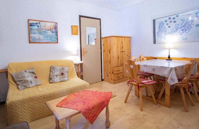 130m from ski slopes, 4th floor, balcony, parking, tv, ski locker, 35m², La Norma