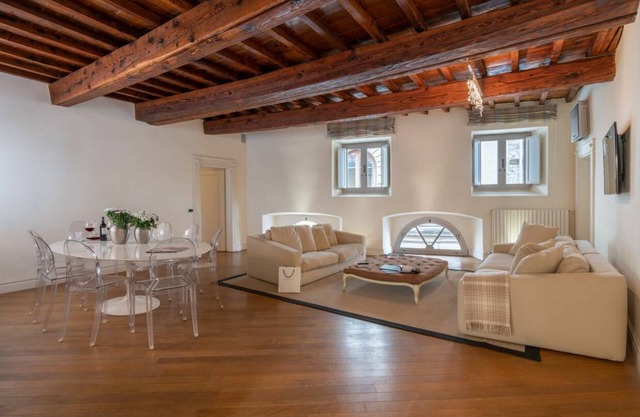 140 m² Apartment ∙ 2 bedrooms ∙ 5 guests