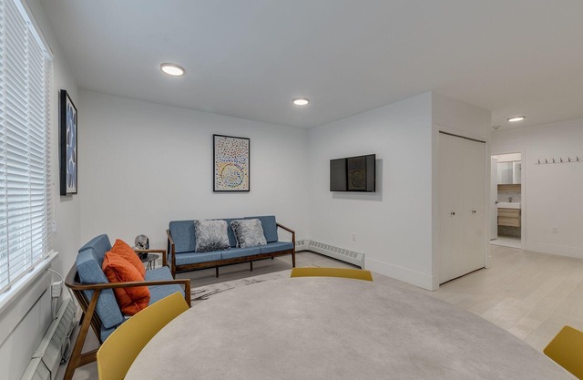 1425 Haro St - 2 Bedrooms - Downtown Vancouver