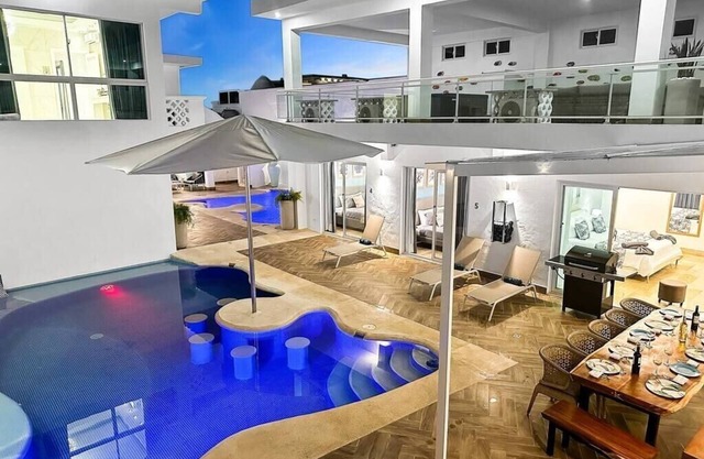 14BR Beach Villa with 4 Pools and 2 Jacuzzis