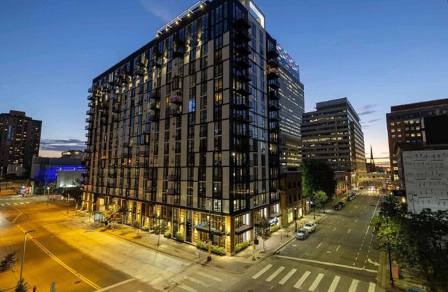 14th Floor 2B2B unit 1420 , Gym , Pool , 1 mile to US Bank