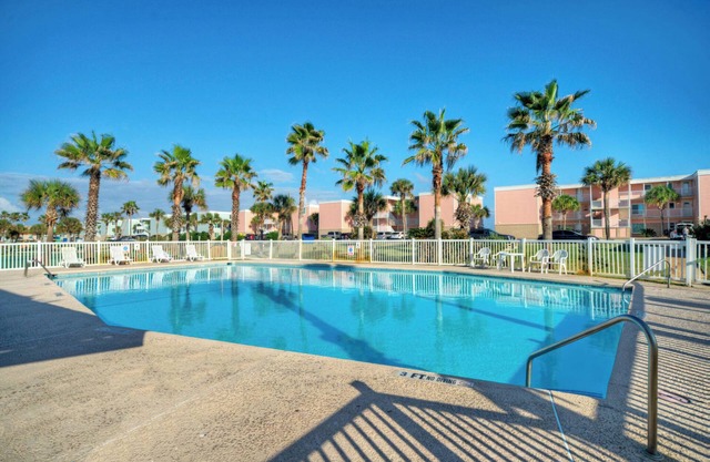15 Condos, Sleeps 96 w/Pools, Beach Access & Boardwalk | Island Retreat