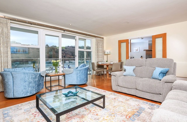 15 DART MARINA, luxury holiday cottage in Dartmouth