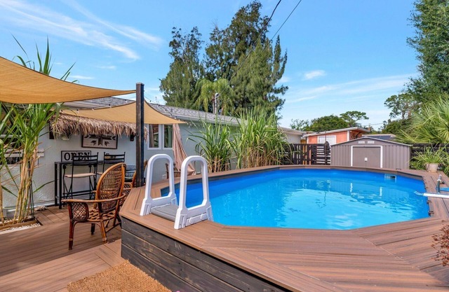 15 Mins to the Beach + Private Pool/Luxe Largo Villa – Book Before It’s Gone!