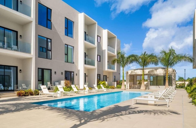 15% Off Sept 11-14! Grace Bay Ocean Views! Z102