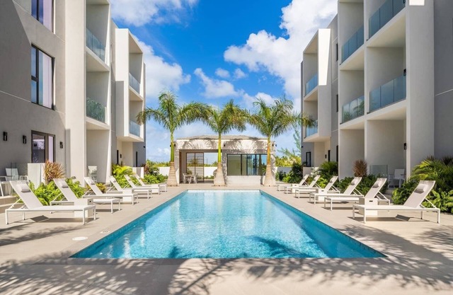 15% Off Sept- Walk to Grace Bay-Pool Views! Z-B103