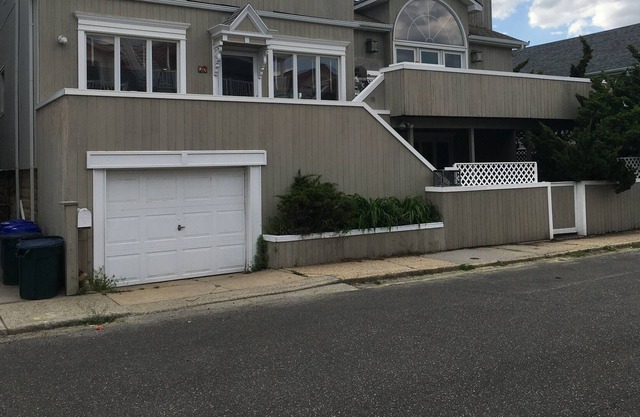 150' from the Beach on Long Island w/Parking