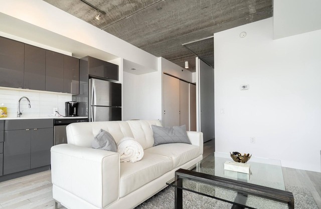 (1505)Downtown Winnipeg+Cheerful 1 Bdr+Fast WiFi(311)