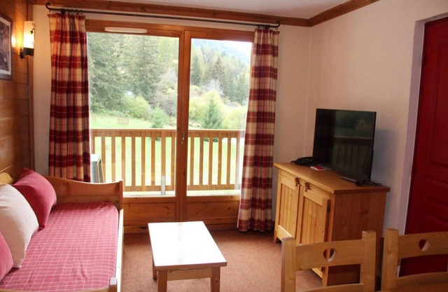 150m from ski slopes, 2nd floor, view swimming pool, fitness, swimming pool, balcony, tv, ski locker