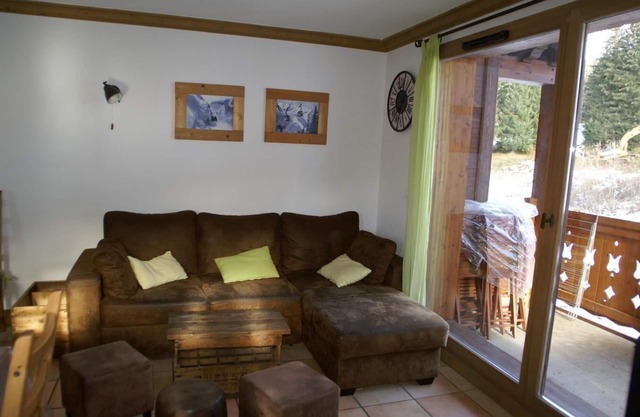 150m from resort center, balcony, parking, ski locker, 75m², Les 7 Laux