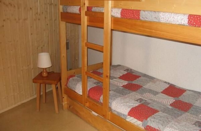 150m from resort center, floor -1, balcony, tv, ski locker, 40m², Aussois