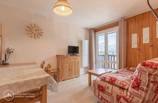 150m from resort center, 2nd floor, balcony, tv, ski locker, 41m², Aussois