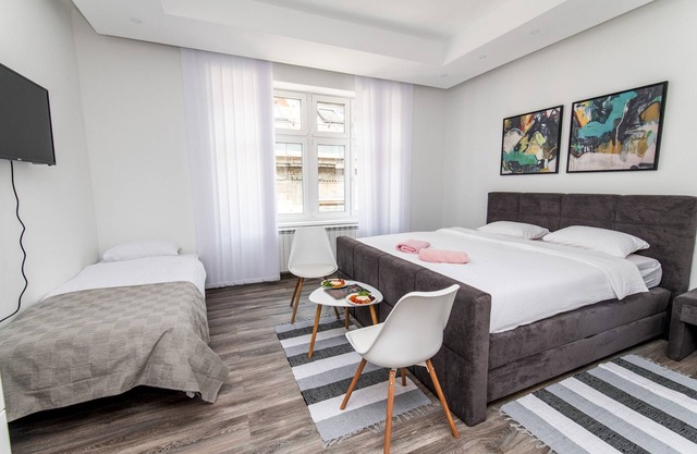 150sqm Apartment with 4 units! GREAT FOR GROUPS