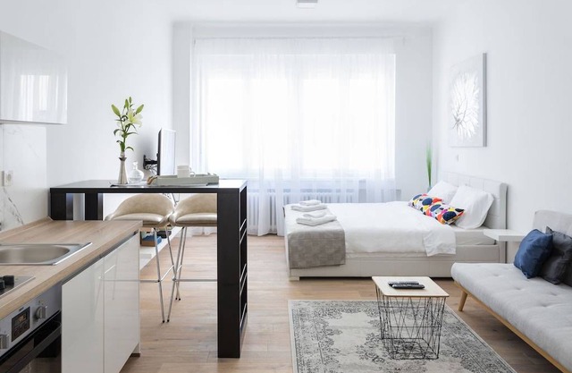 150sqm Main Square Apt!-4 Units-Great for Groups!
