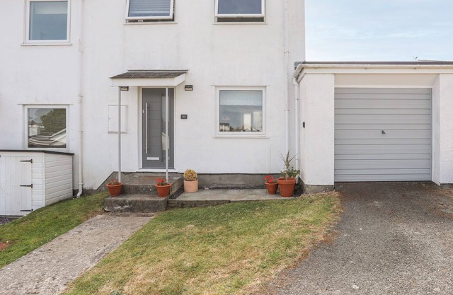 151 CAE DU, pet friendly, country holiday cottage in Abersoch