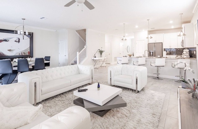 1579PD: Unique ChampionsGate 8b with private pool