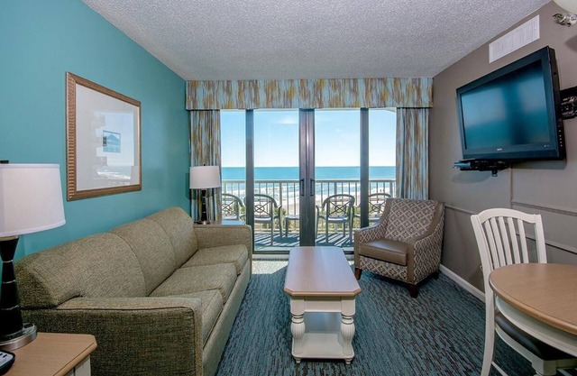 15th Floor Luxury, with Ocean Views and Breakfast