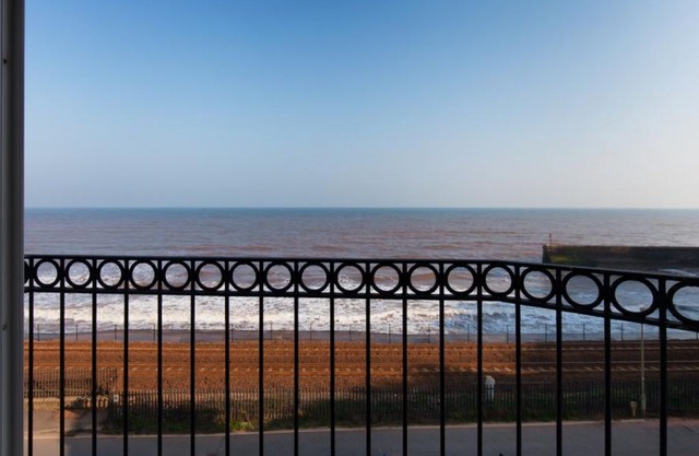 16 Great Cliff - Two Bedroom Apartment, Sleeps 4
