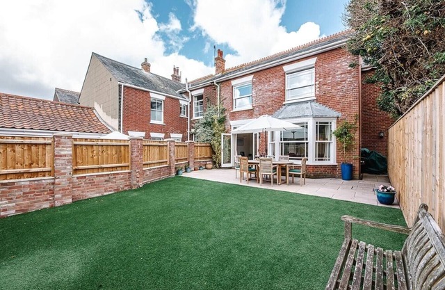 16 Hartington Road, Aldeburgh