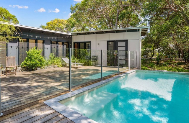 16 Ibis Court - Rainbow Shores. Wifi. Pool. Quick walk to beach