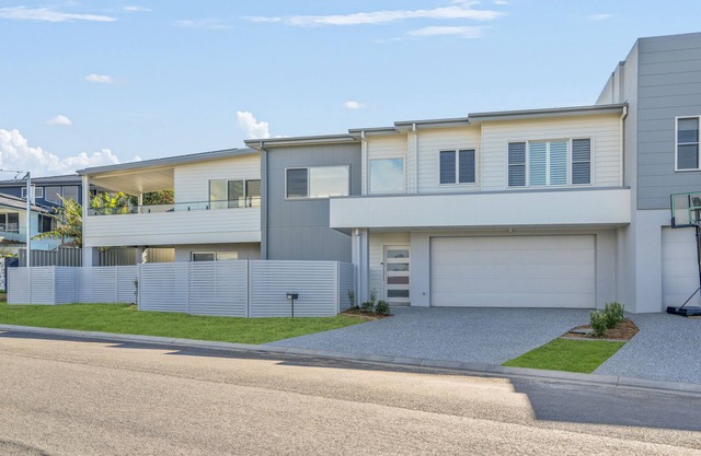 17 Cunning Street - Beautiful 3 bedroom townhouse close to beach and cafes