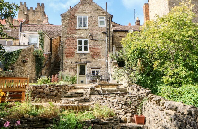 17 MILLGATE, pet friendly, luxury holiday cottage in Richmond