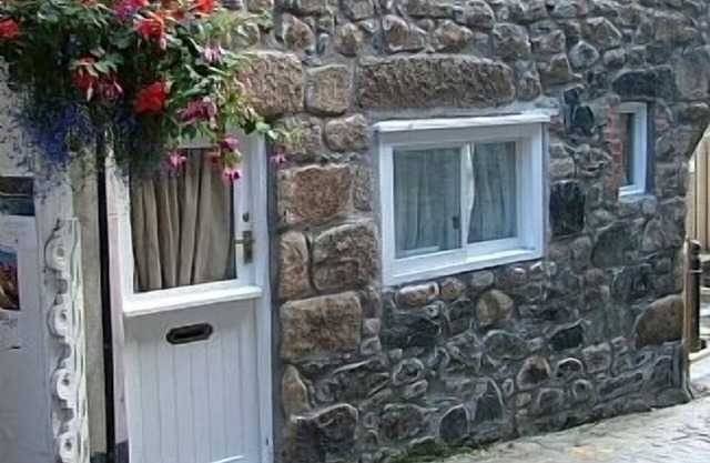 17th Century Cottage In St Ives, Cornwall. Sleeps 2 With Parking!