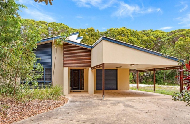 18 Naiad Court - Rainbow Shores. All on one level. Easy walk to beach