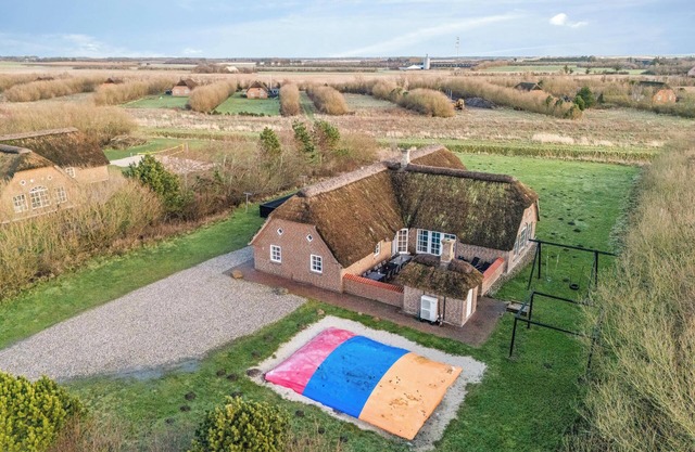 18-person pool house in Husby, close to the North Sea.