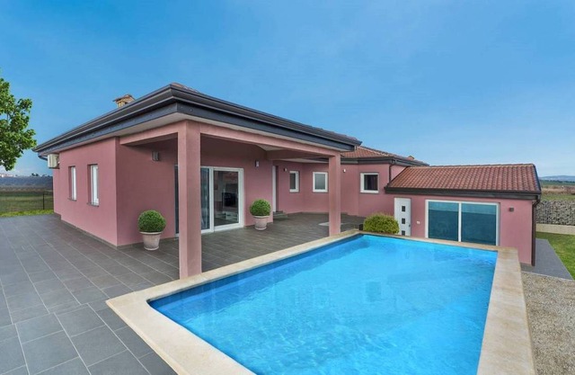 180 m² Villa ∙ 3 bedrooms ∙ 8 guests