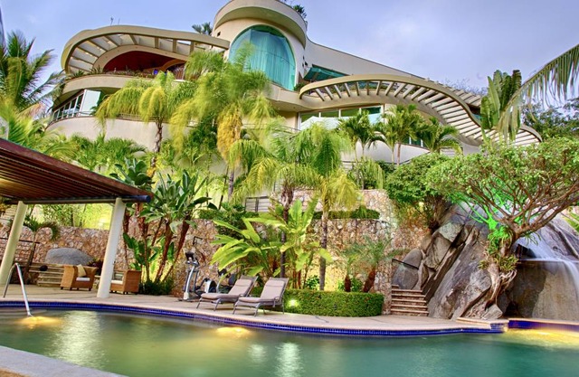 1858 m² Villa ∙ 8 bedrooms ∙ 25 guests