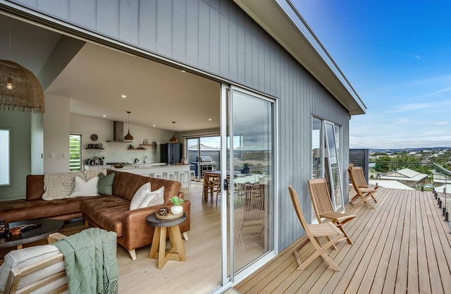 19 Carnegie Luxury Linen & WiFi Walk to beach town Views