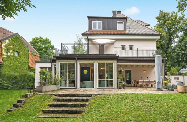 19 min to the center - 250 m²/2,691 sq ft - top villa from 1923 - 4BR 3,5BA