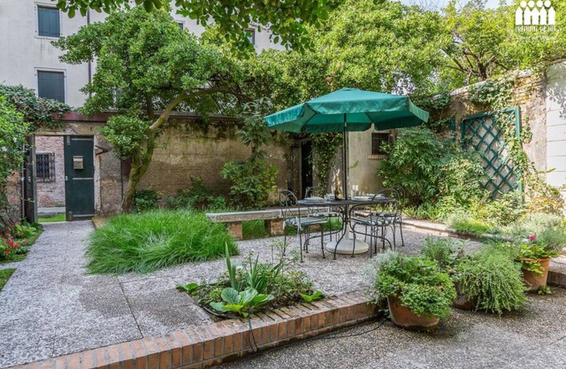 190 m² Apartment ∙ 1 bedroom ∙ 2 guests