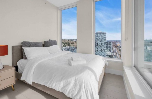 1902 · Spacious 3B+2B Condo/Huge Balcony!