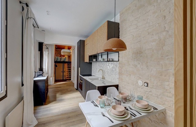 194 Suite Parisian house
