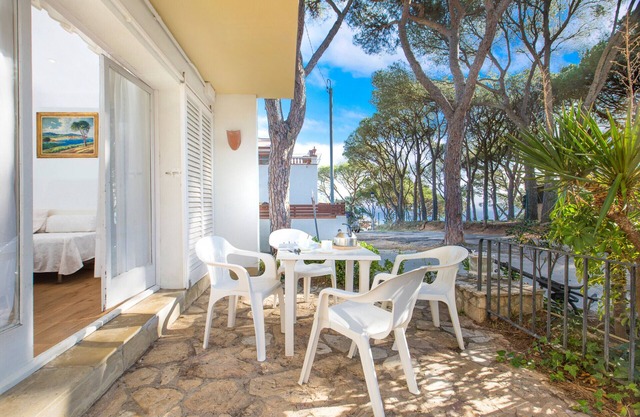 1ANC 04 - Basic 1 bedroom apartment located very close to the beach of Llafranc