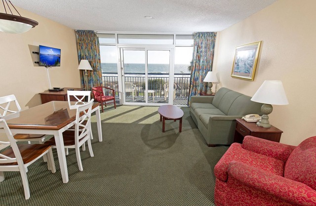 1BR/1BA Oceanfront condo w/Kitchen & Balcony in Center of MB, #154