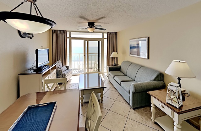 1BR/1BA Oceanfront condo w/Kitchen & Balcony in Center of MB, #855