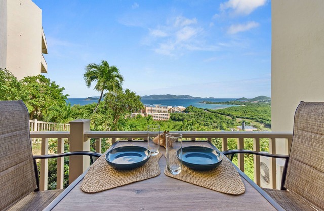 1BR/1BA w/Amazing Views-Perfect Location! Private & Intimate Sea LaVie