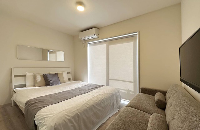 1Br Apartment just 6 mins walk from the Station