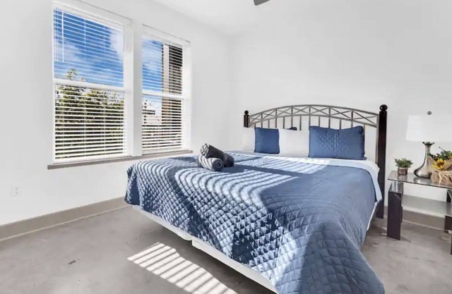 1BR at East Franklin Street