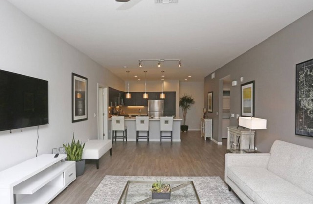1BR Lux. Apartments Near Facebook Headquarters