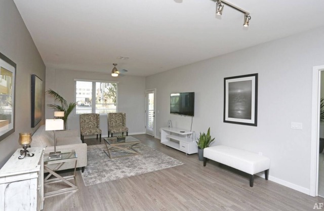1BR Lux. Apartments Near Facebook Headquarters