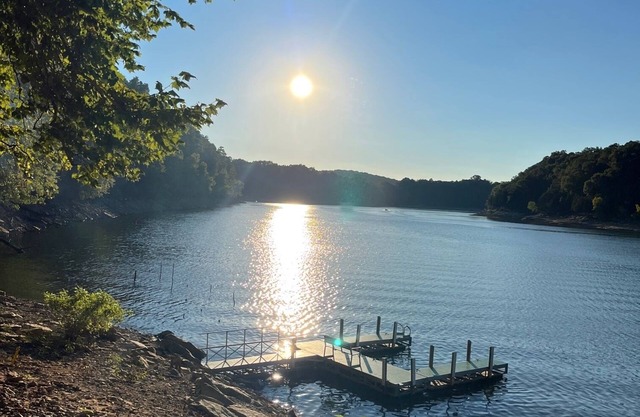 1BR1BA - Seasonal lake view, minutes to Lake Cumberland Regional Hospital