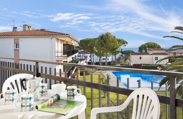 1CB E6 - 2 Bedrooms apartment in a very quiet area with garden and community pool near the beach of Calella de Palafrugell