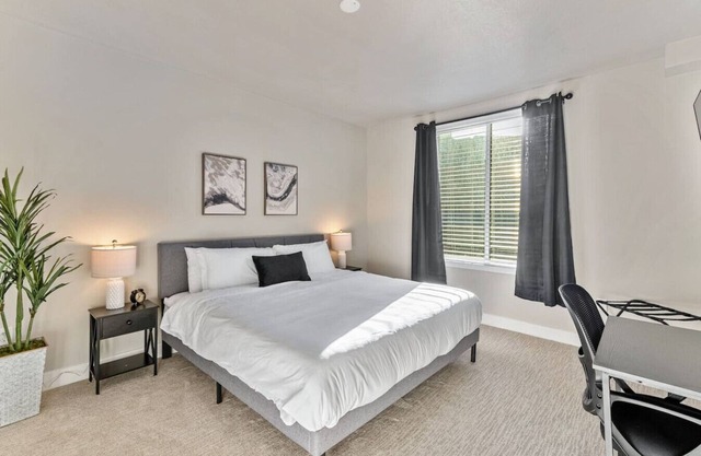 1min Delta+Salt Palace |King Bed |Gym |Parking